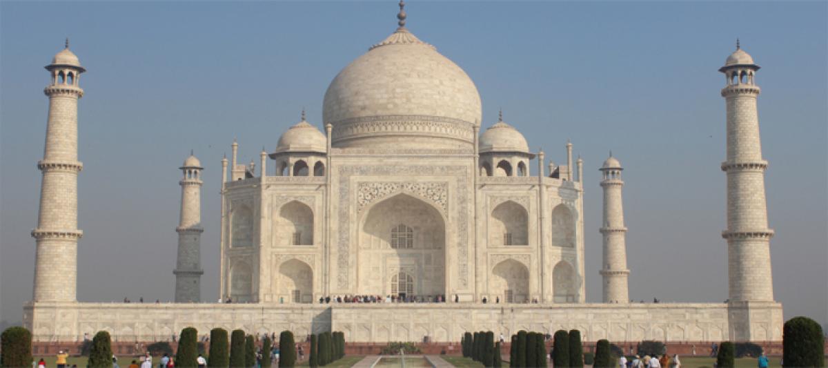 Titanic heros secret romantic date at Indias love monument Taj Mahal